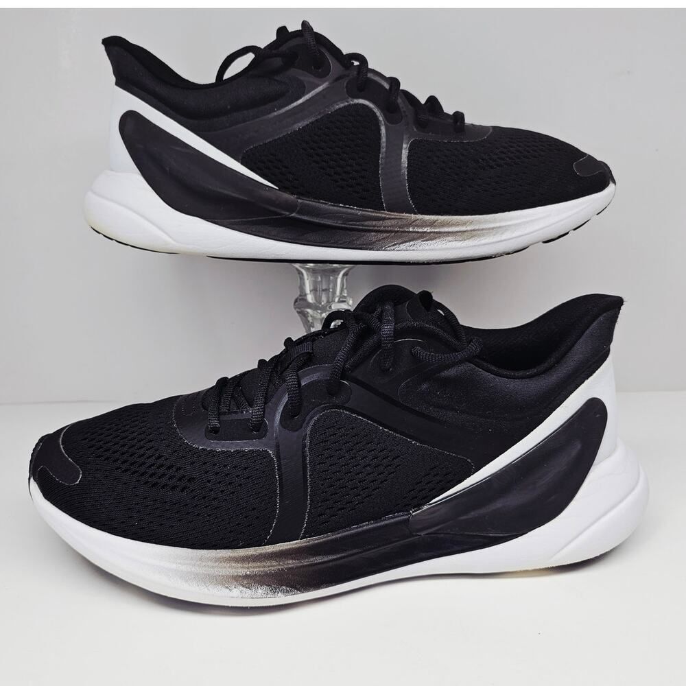 Lululemon Women 9.5 Comfy footwear